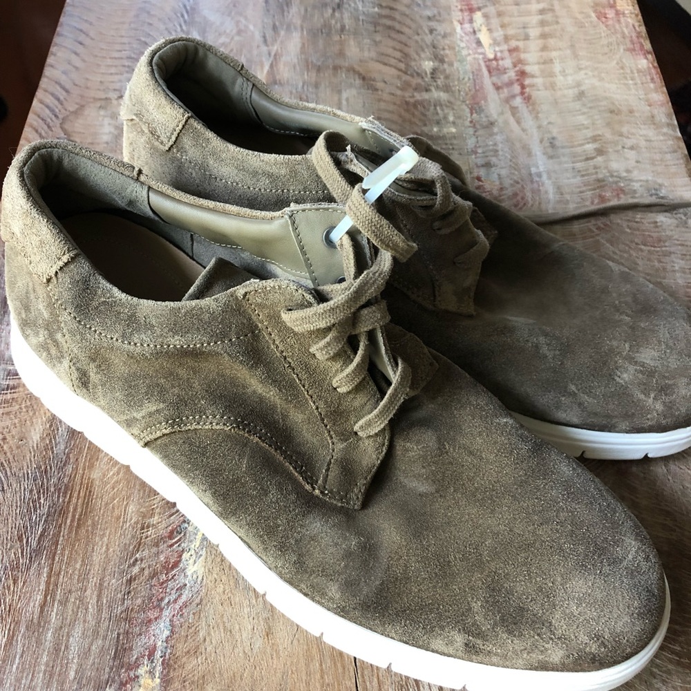 Vince Suede Chukka Sneakers Men’s size 11